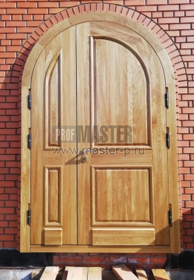Арочная стальная дверь с отделкой массивом дуба 