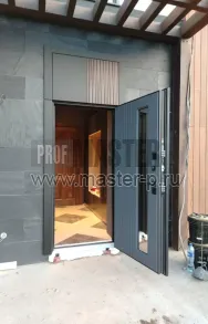 Уличная дверь  Сканди с фрамугой | Фото 27962