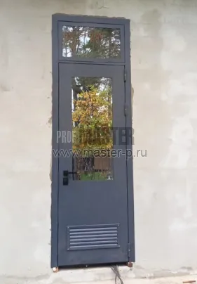 Уличная дверь в котельную загородного дома Уличная дверь в котельную загородного дома