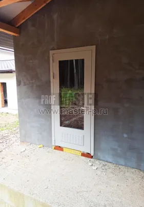 Дверь стальная в котельную с встроенной вент решёткой Дверь стальная в котельную с встроенной вент решёткой