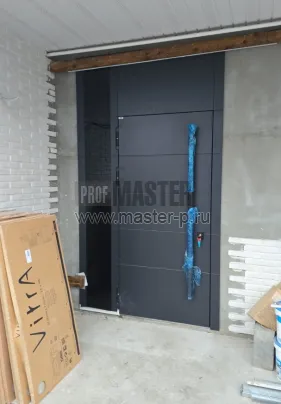 Уличная термодверь в современном стиле