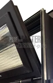 Техническая дверь с армированным стеклом