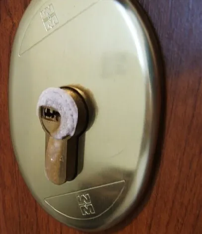 Цилиндр для входной уличной двери